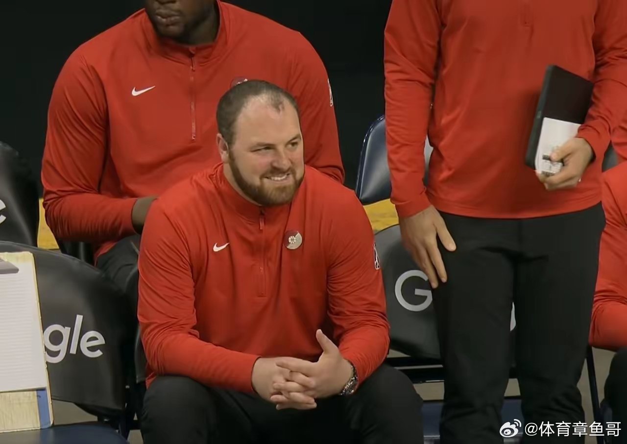 杨瀚森 混音队主教练看杨瀚森，满眼的爱！杨瀚森20分7板2助2帽