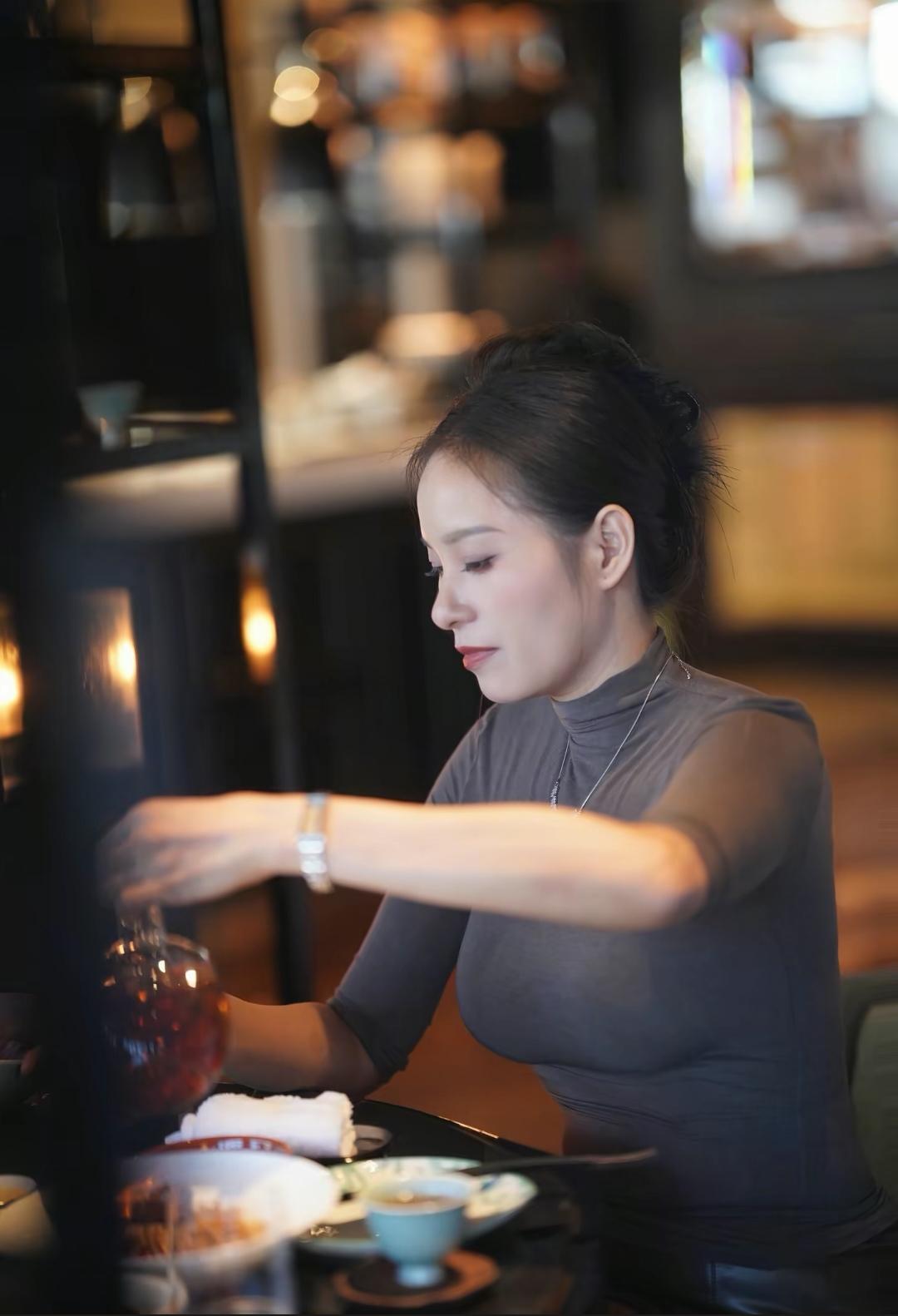 茶香满溢，静享时光。