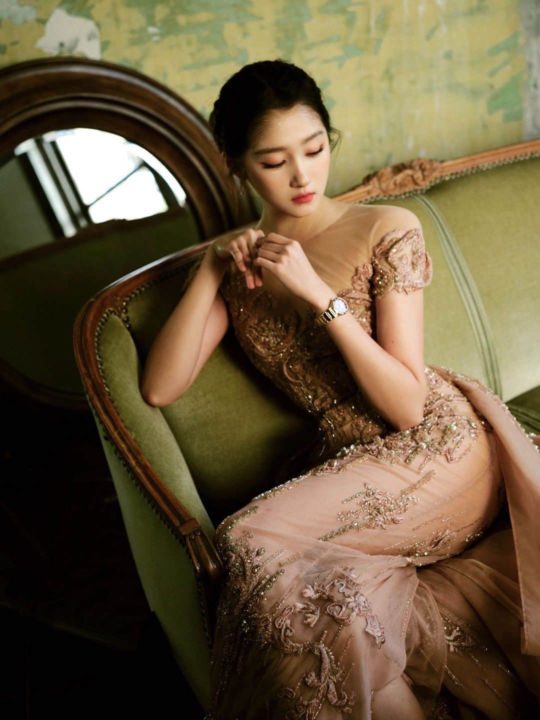 关晓彤知道怎么咕卡了关晓彤也在追喜人 谁没经历过听不懂“咕卡”的迷茫？看关晓彤当