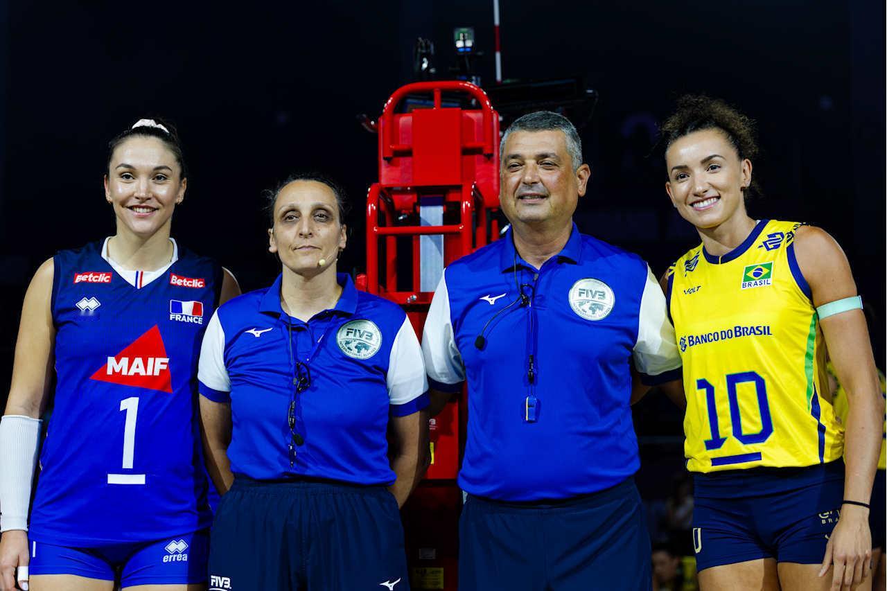 法国女排🇫🇷第一局25比21取胜，大比分1比0领先巴西🇧🇷。 ​​​