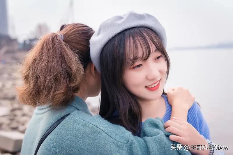 感情里,女人真正想要的是什么? 感情里，女人真正想要的可不只是钱。她们渴望专属偏