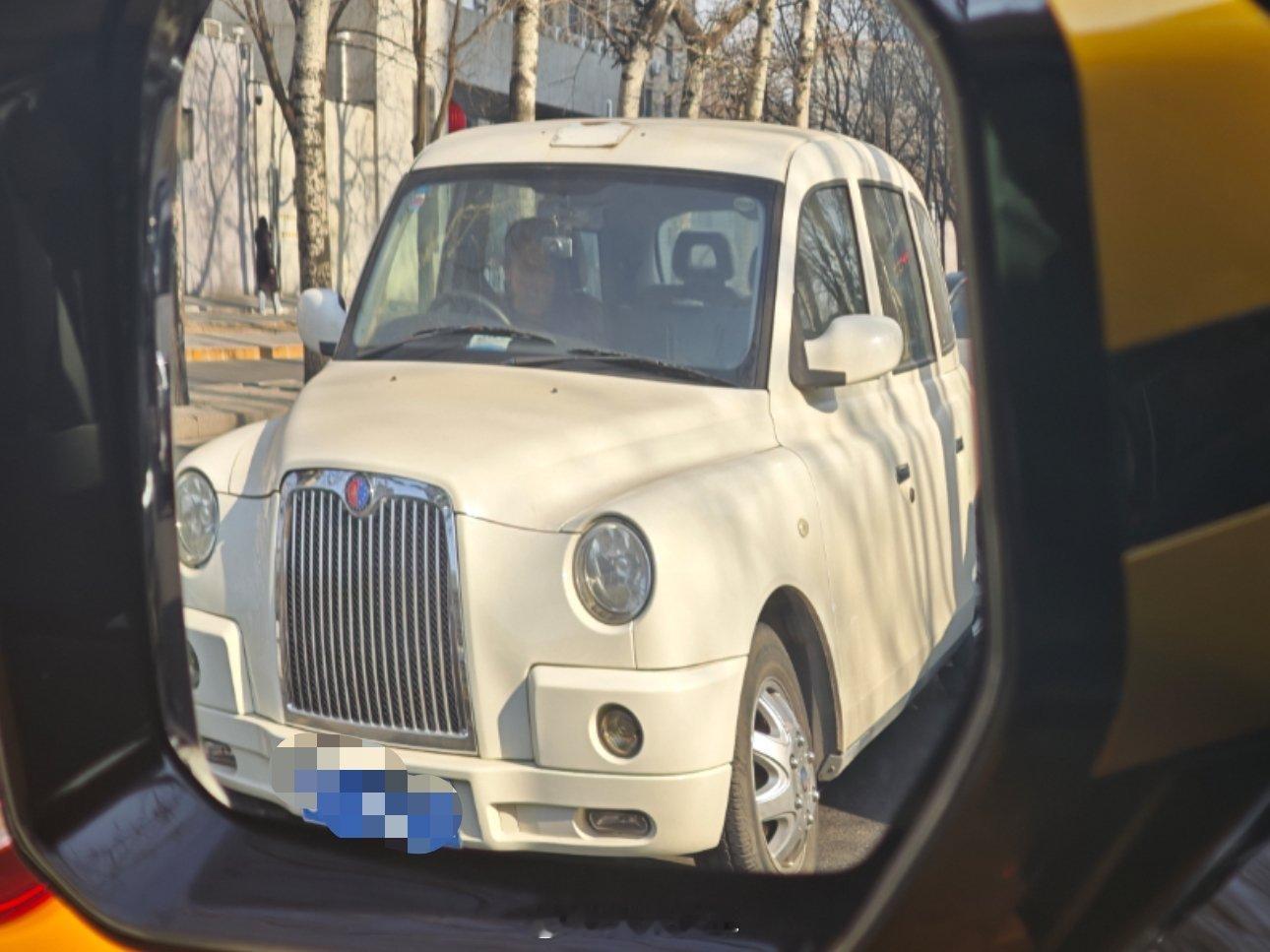 最近几年几乎看不到这辆英伦TX4了，相当稀有的存在，之前在广州还打到过一次这车的