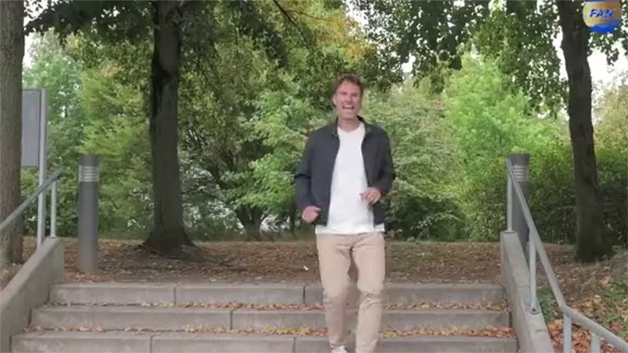 哇噻！樊振东杜塞尔多夫最新纪录片来了，笑容多了又会开玩笑了
