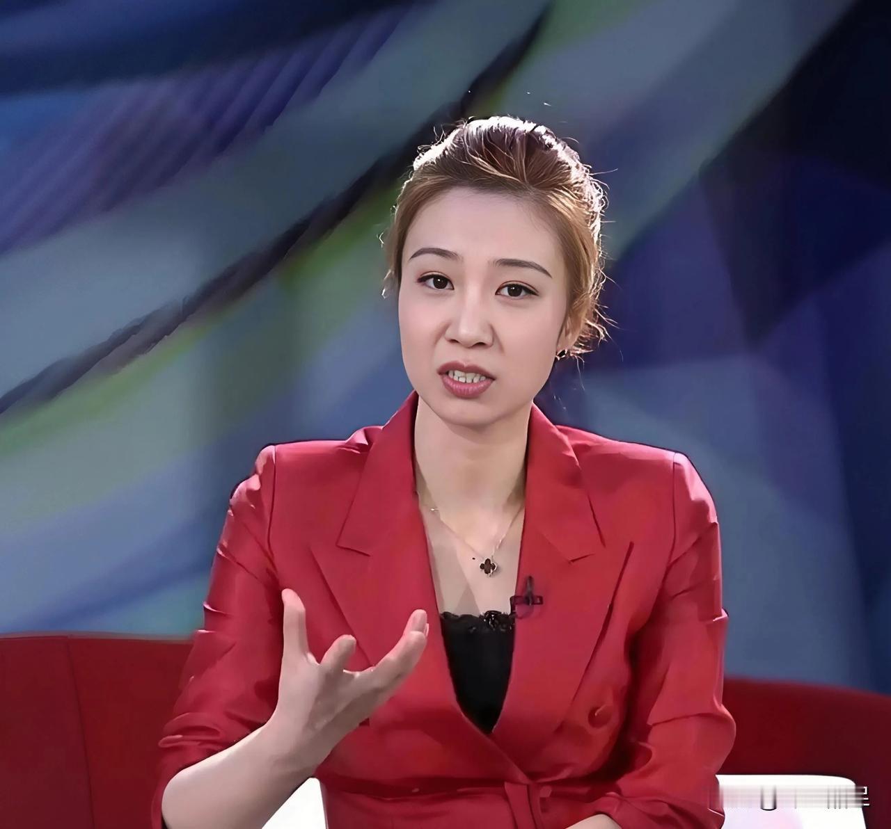 央视解说嘉宾李颖金句：对方打着打着就送分了！
今晚中国女排在小组赛最后一场对阵多