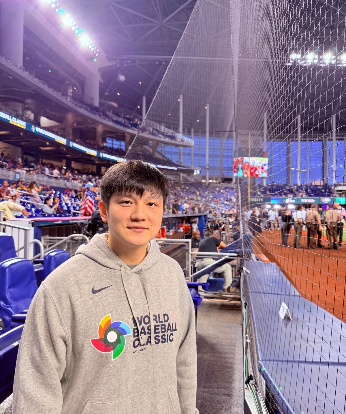 樊振东抵达美国迈阿密，现场观看世界棒球经典赛决赛！

去年1月，樊振东就曾获得新