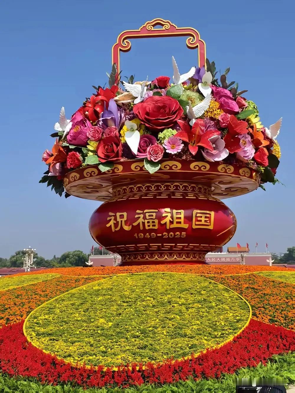神级凡人居西游，
美丽故事古今留！
自古高手在凡间，
传统经典多悠悠！
[比心]