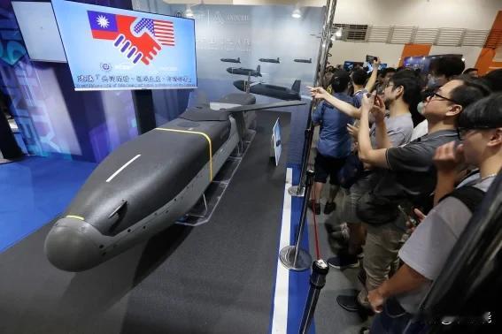 中国针对美国对台军售采取反制措施

公布20家被制裁美国防务公司和10名高管完整