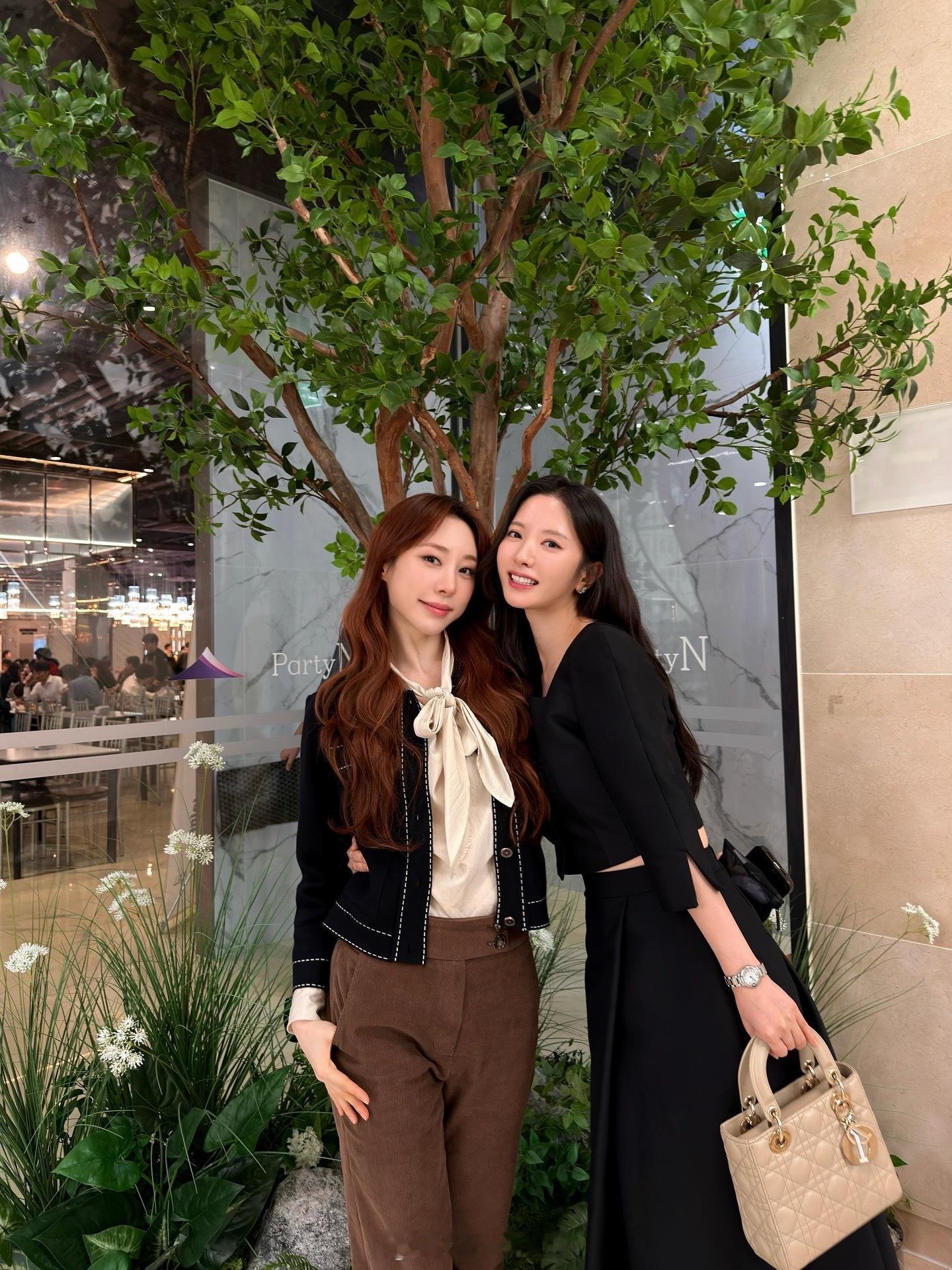 金知妍ins更新参加婚礼💒 ​​​