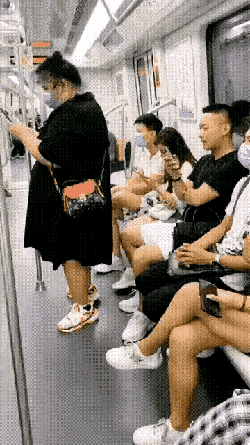 最有素质的中国小伙子，一言一行都流露出高品质人的教养[赞][赞][赞][赞][赞