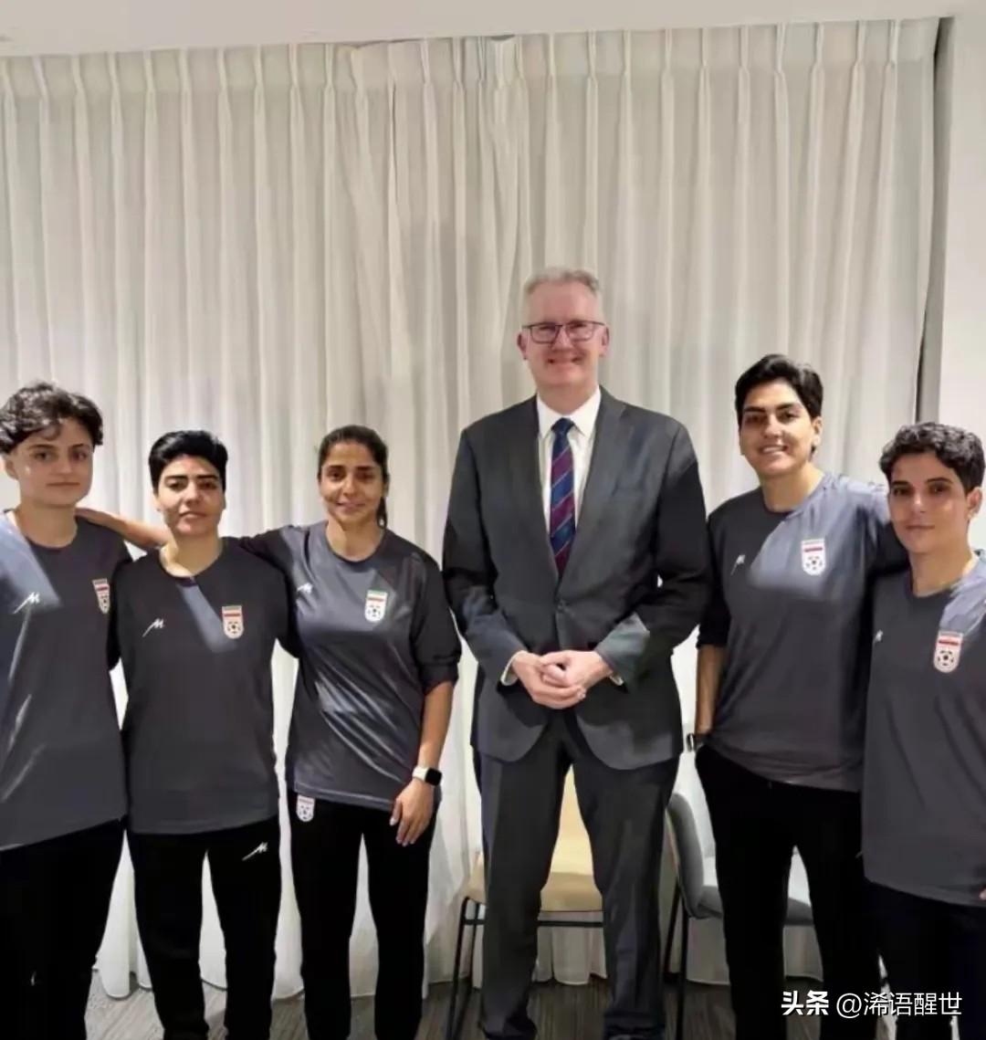 这大概是史上最快获批的人道主义签证了，澳大利亚内政部长托尼·伯克亲自出面，与5位