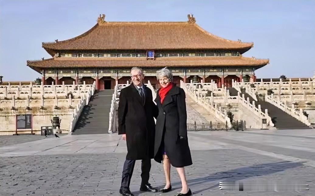 我眼瘸，一直在想
英国首相，斯塔，为什么要默默抵达北京，是想商量什么幺蛾子不成？