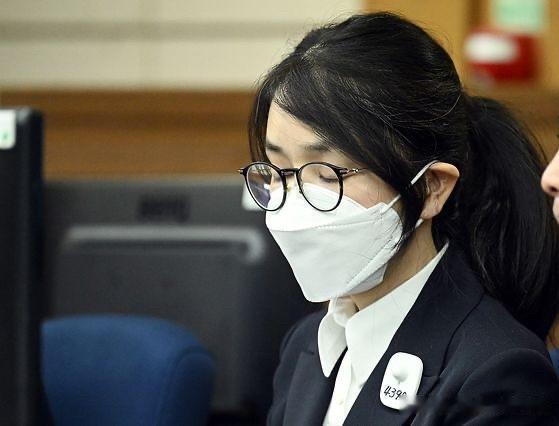 当庭自曝收下名牌手包！金建希出庭接受问询，情绪激动当场和特检对峙

8月10日，