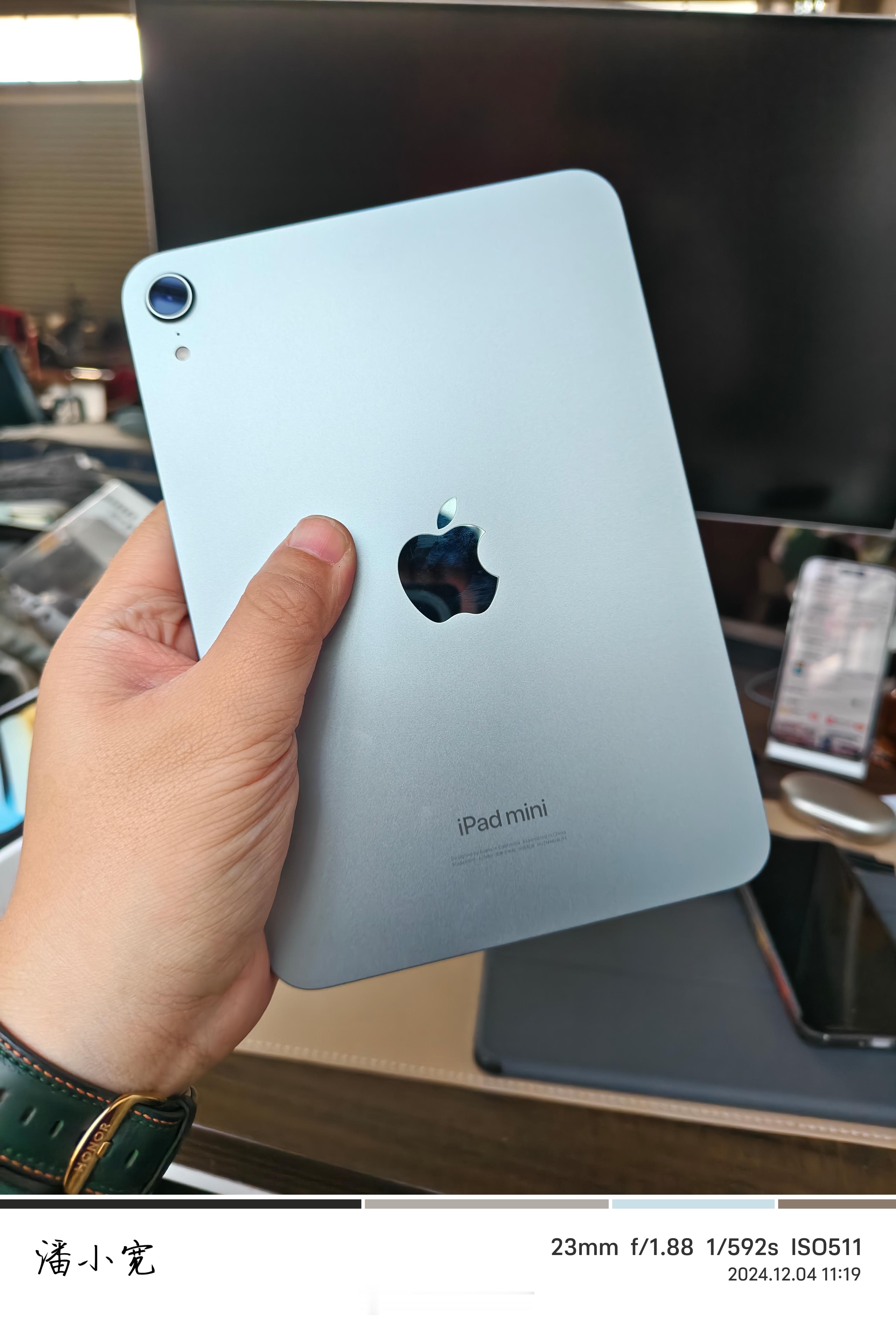 iOS18.3默认启用苹果AI iPhone干脆直接开放接口好了，让国内的app