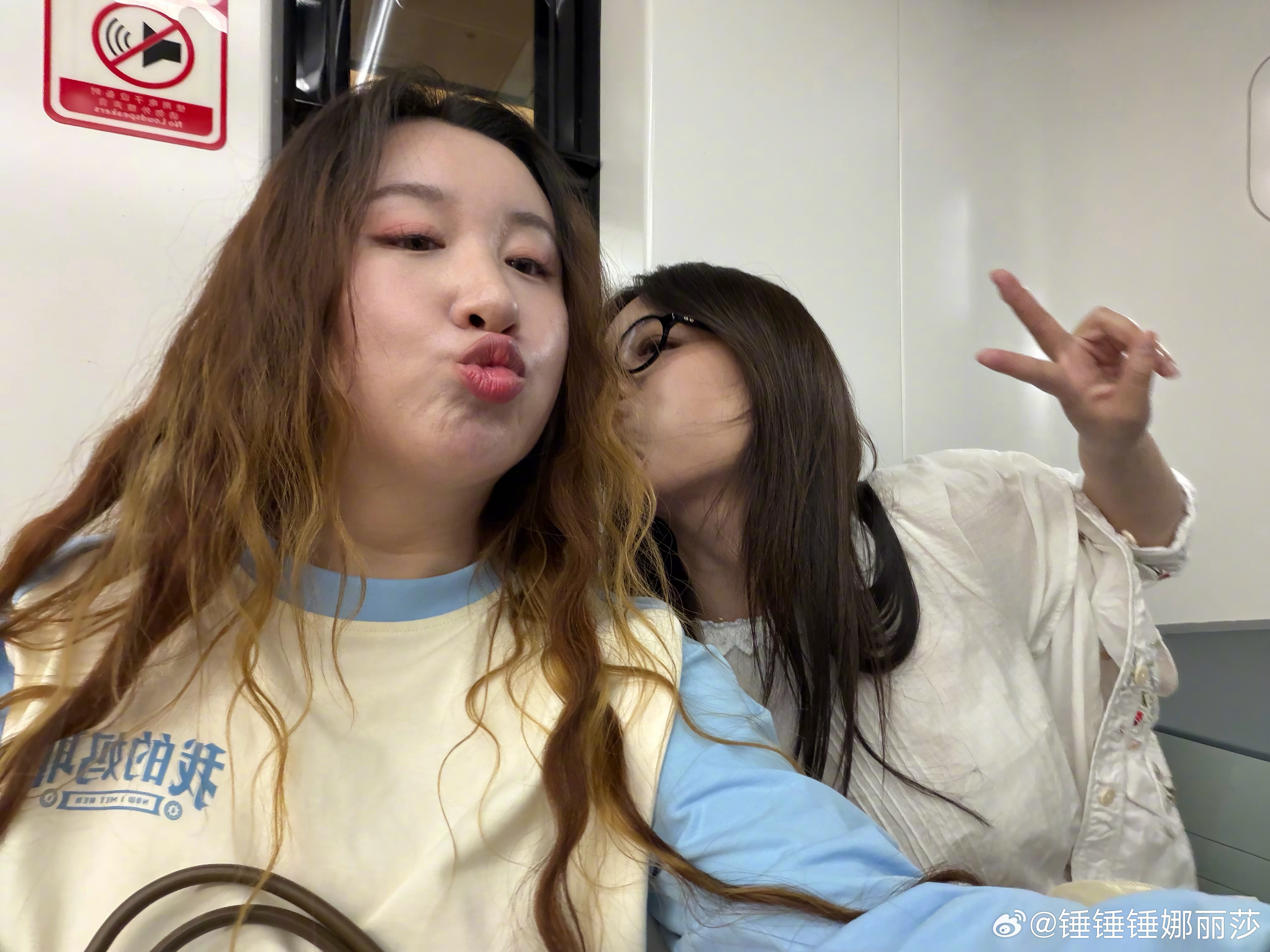 马思纯锤娜丽莎别试探了有市场谁懂两个自由又热烈的小女孩儿遇到一起有多可爱！马思纯