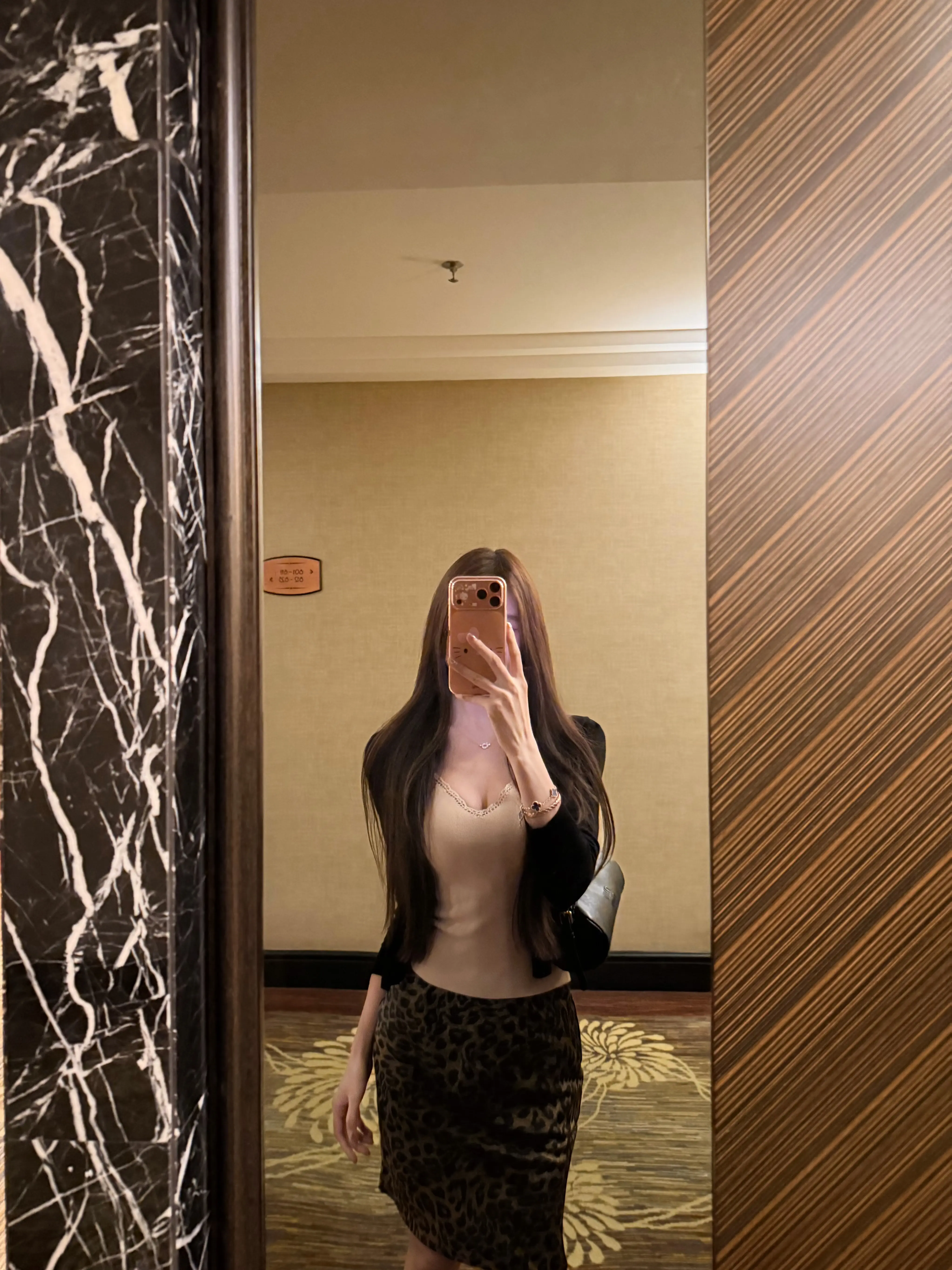 让喜欢的事成为生活 不问东西 顺心而走。