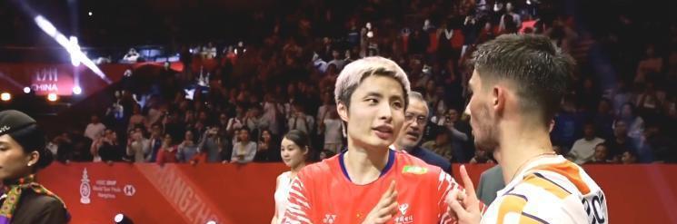 2024年奥运村里，会专门设一个展台，重现两个对手交换肌贴和奖牌的时刻。
这不是