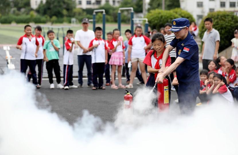 中小学校将迎来一个大的变动，教育部、国家消防救援局研究制定了《中小学校、幼儿园消