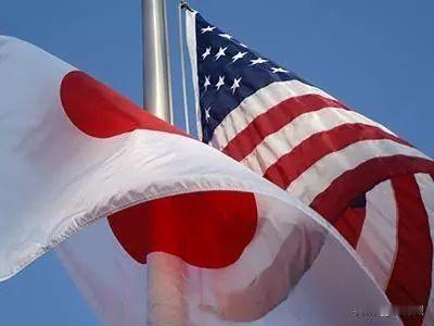 日本把美国逼入墙角？日本兑美元155时，美国幸灾乐祸，并且还有美国专家说日元一旦