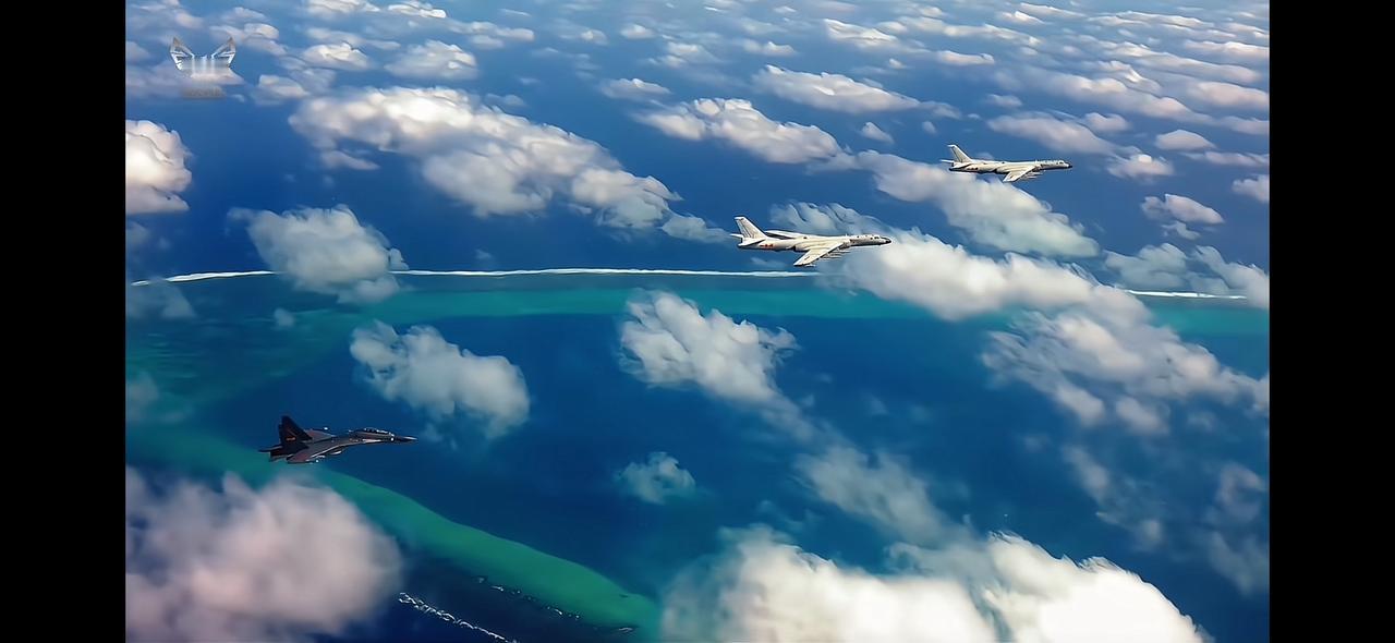 菲律宾划设演习区覆盖了我们的黄岩岛，可谓是不得人心，胡搅蛮缠，搞事情。
    