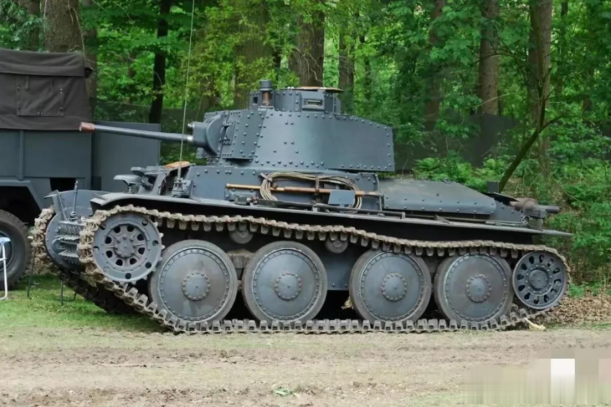  LT vz.38是捷克斯洛伐克CKD公司生产的轻型坦克
1935年，CKD公司