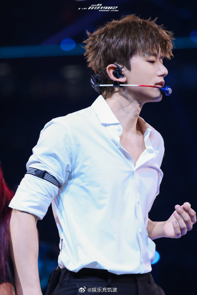 张杰鸟巢行程即将过半前半程惊艳全场，后半程坐等杰哥继续炸翻鸟巢 