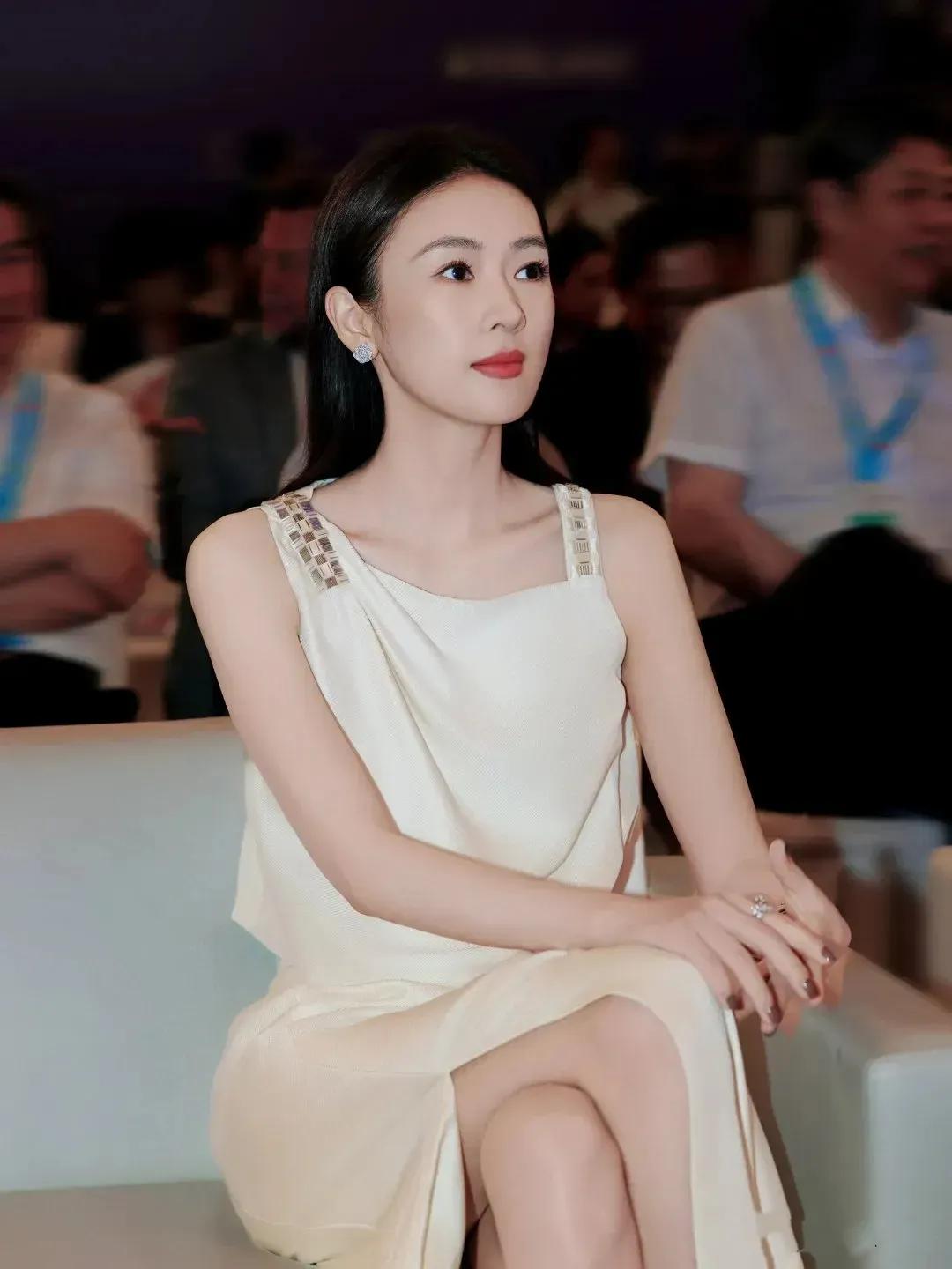 娱乐圈这人脉局，水到底有多深？童瑶拿下白玉兰唯一女评委席位，这波操作直接惊掉众人