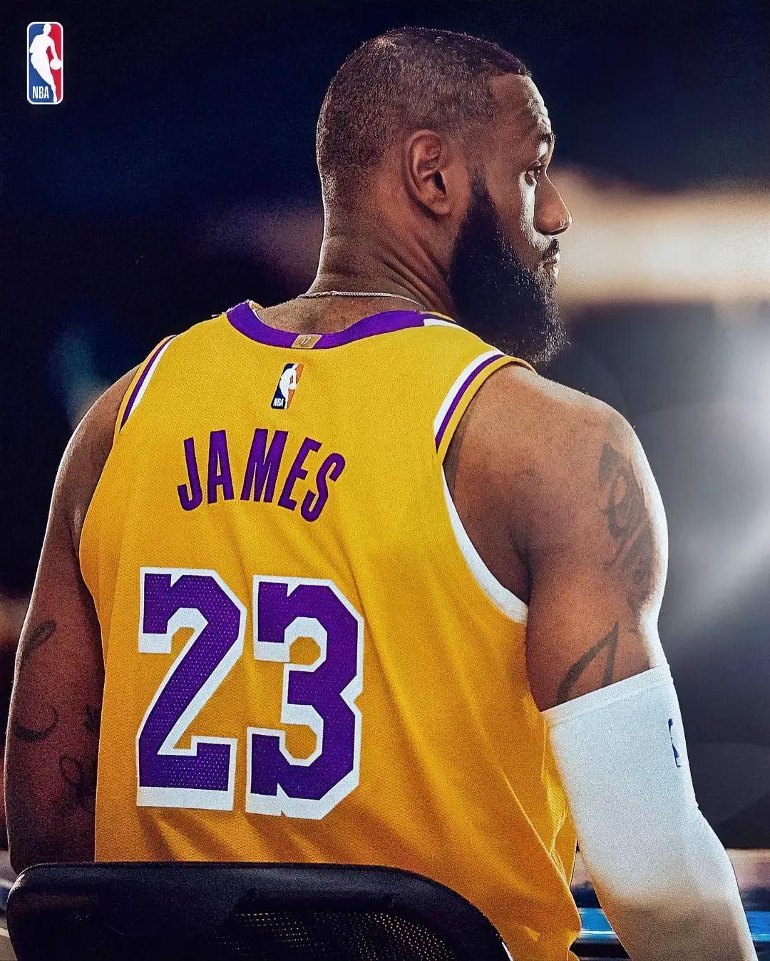 不愧是顶流！nba官方发布了老詹媒体日照片！新赛季加油了不老的传说！[加油][加