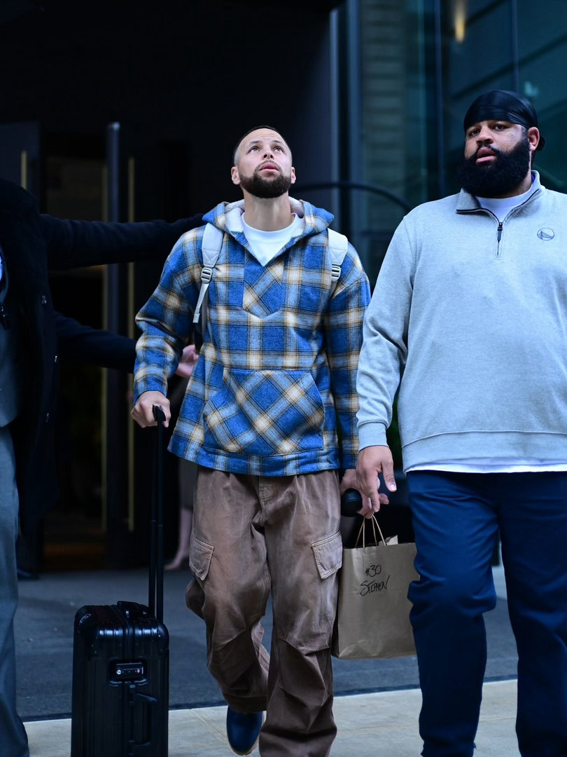 超绝氛围感尼克斯vs勇士库里