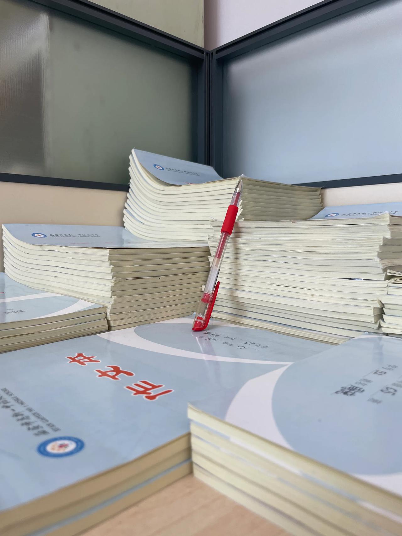 改不完的作文，就是我这个语文老师的“彭罗斯阶梯”。[捂脸][捂脸][捂脸]