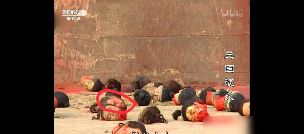 80颗人头从城墙扔下，假得像塑料，你却被一个眼神吓到不敢喘气。为什么？
 
老三