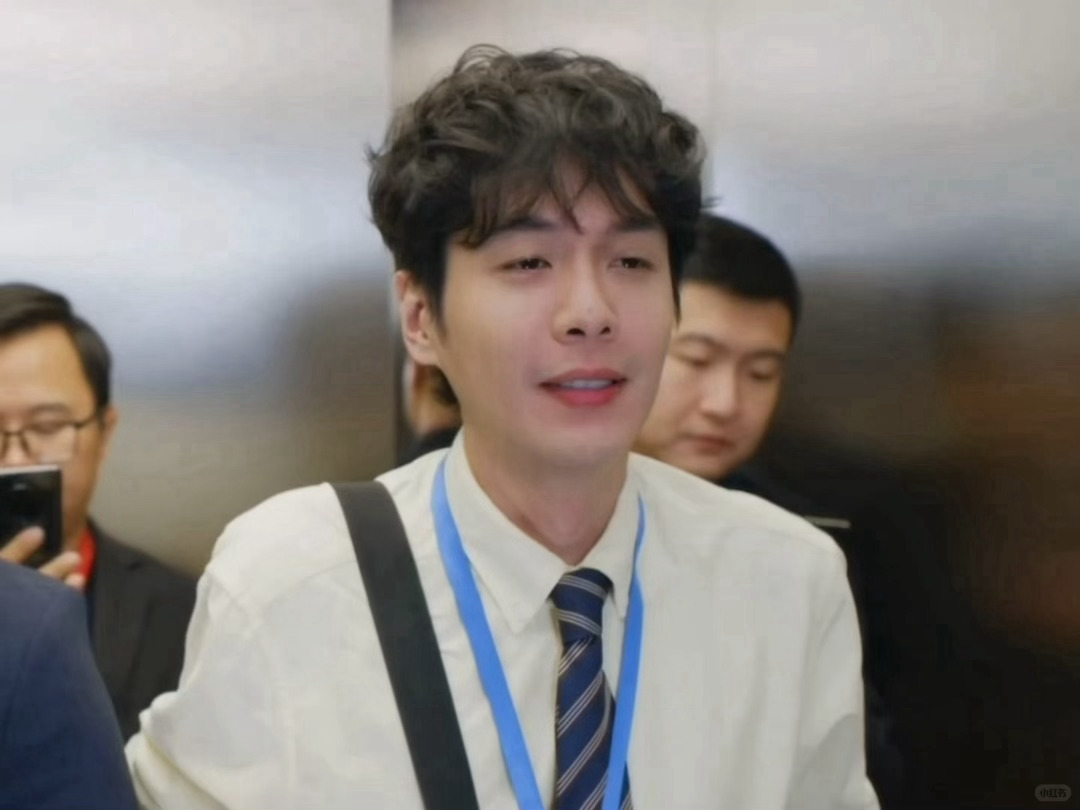 选择张若昀做我的职场发小我的上班搭子就不能是张若昀吗刘奔简直是理想型职场搭子！热