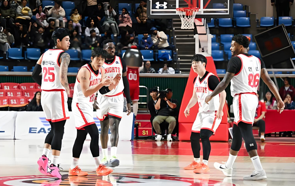 高阳索诺天vs首尔SK骑士 高阳索诺天在当前季后赛阶段展现压倒性优势，结合常规赛