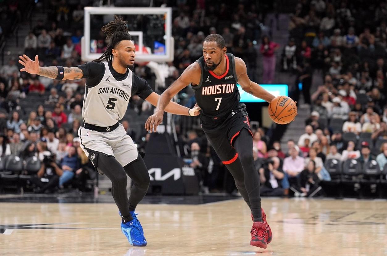 今天杜兰特又打了34分钟！
看到后面，甚至希望比赛早点投了吧，反正都已经落后这么