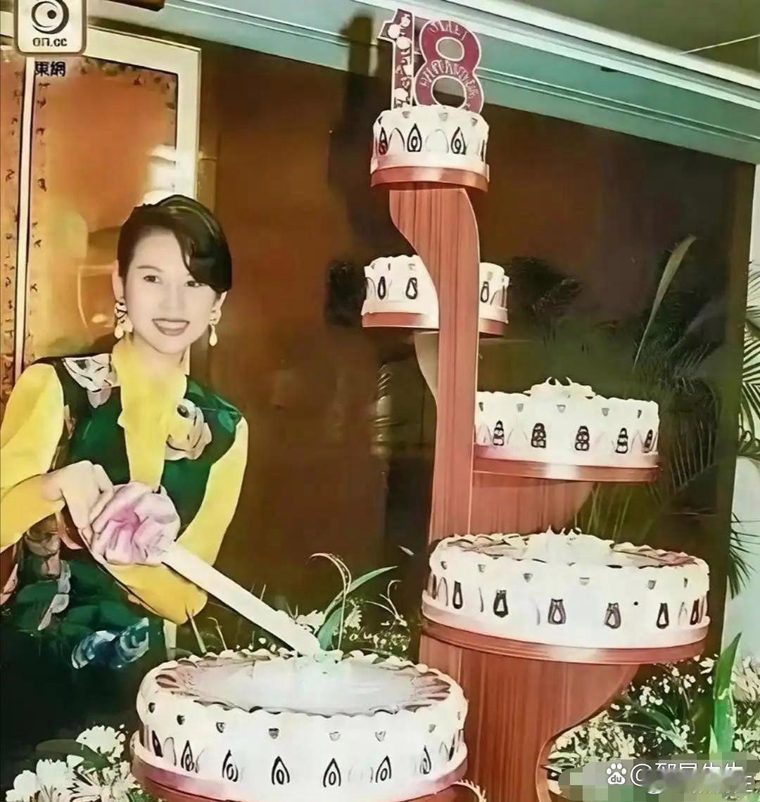 1991年，刘銮雄在丽晶酒店给蔡少芬办了18岁成人礼，50桌宴席还有五层蛋糕，轰