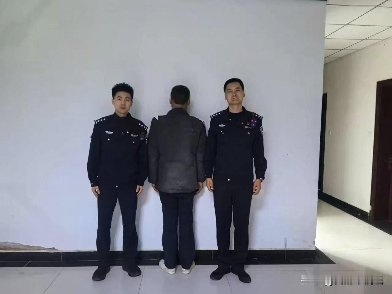 偷了一块防滑垫，青海一男子换来13天拘留！失主送的锦旗超实在了！

一块防滑垫能