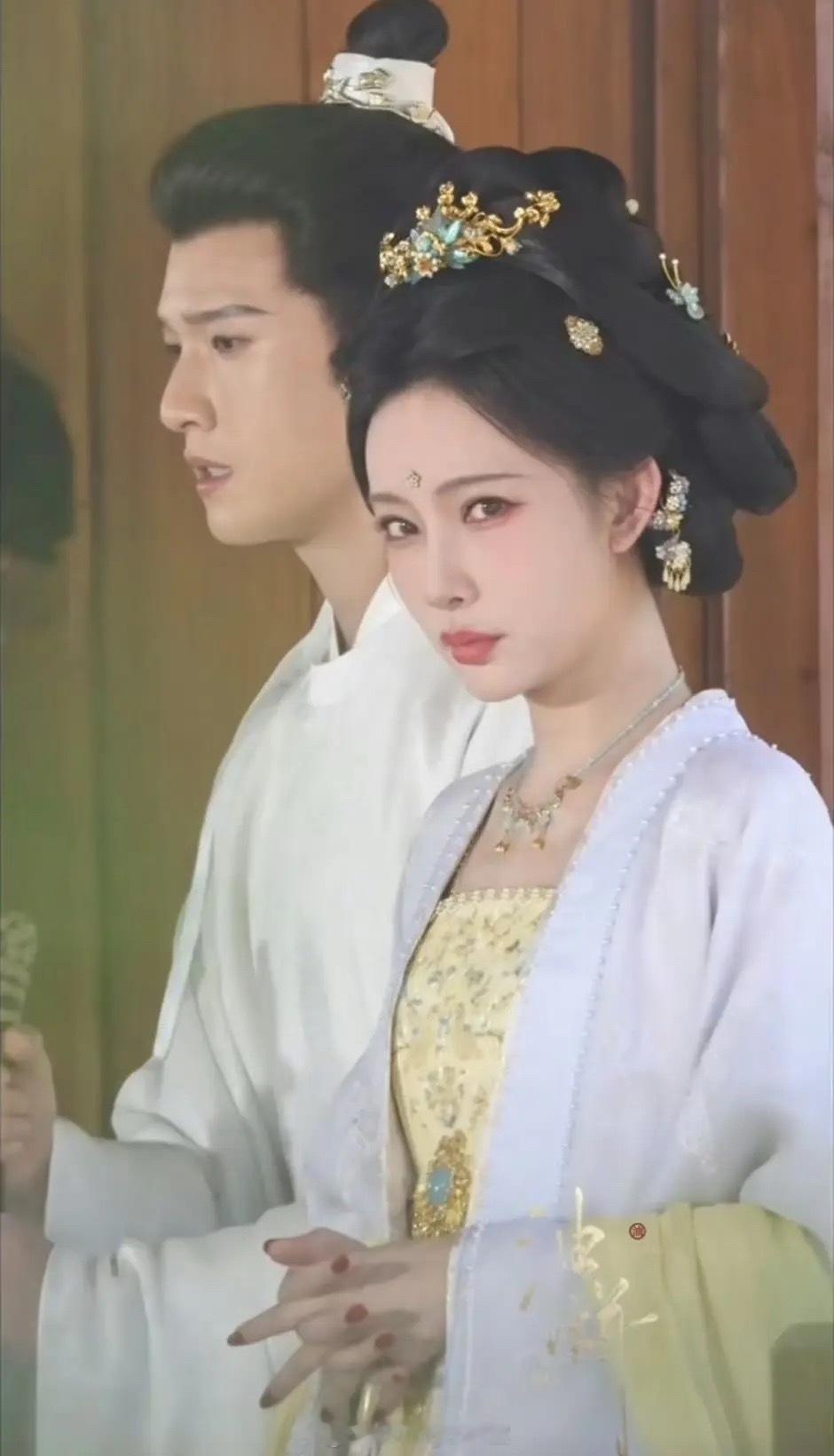 《尚公主》李昀锐、孟子义同框路透来了，你们昀牵孟绕还是这么好嗑🙊 ​​​