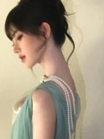鞠婧祎[超话]  你的小鞠突然出现，美我一大跳，这个绿色高定苏绿夏简直美疯了，珍