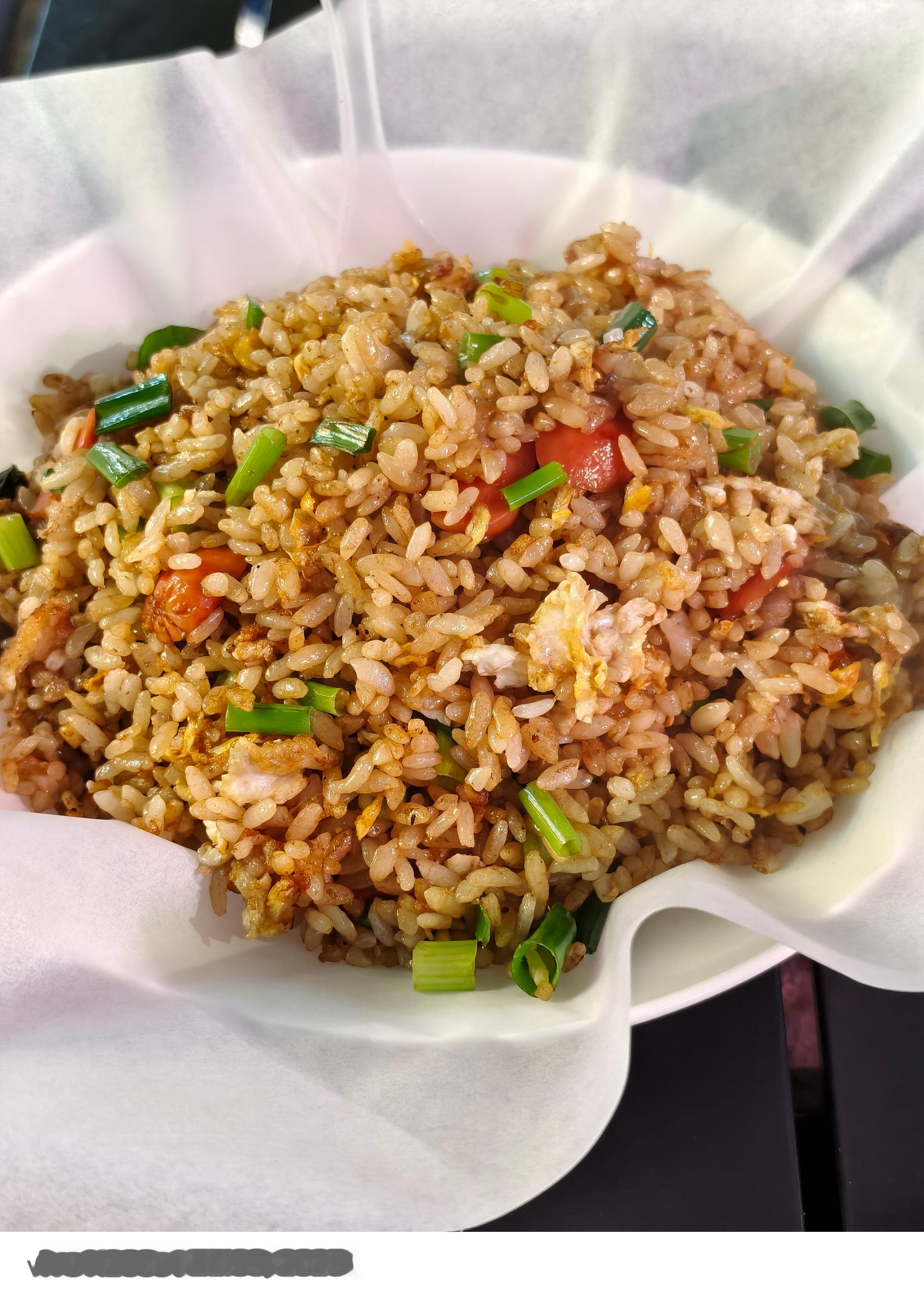 戒了好久的夜宵昨天就吃了一顿饭，到晚上真的饿的顶不住去吃了顿宵夜，吃饱喝足后开始