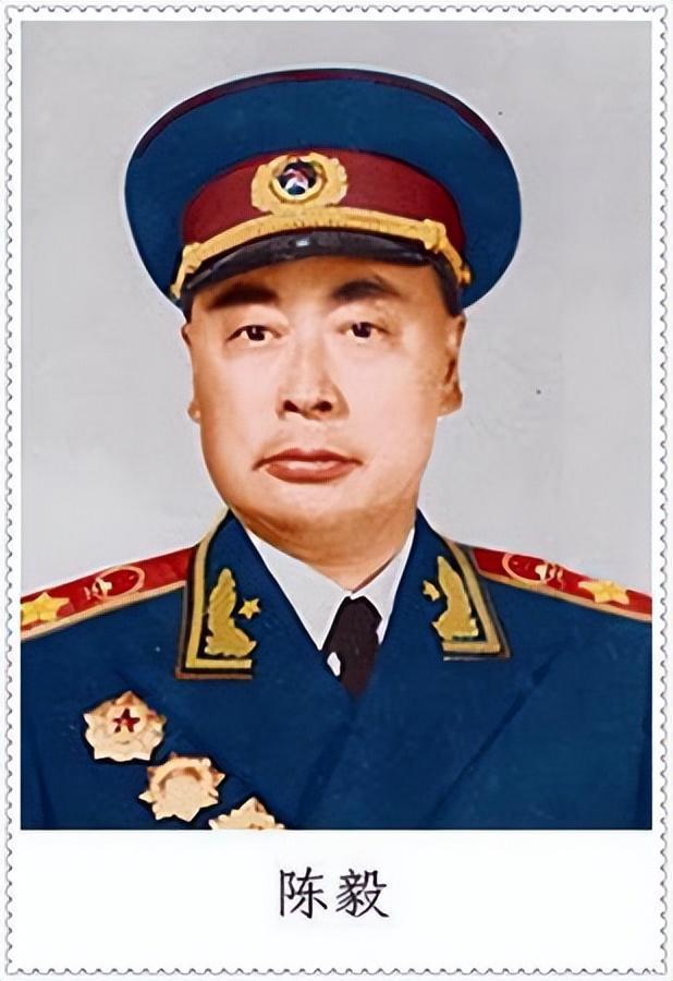 1955年全军授衔之前，刘少奇坚持反对给陈毅授元帅军衔，周恩来听闻此事，立马写了
