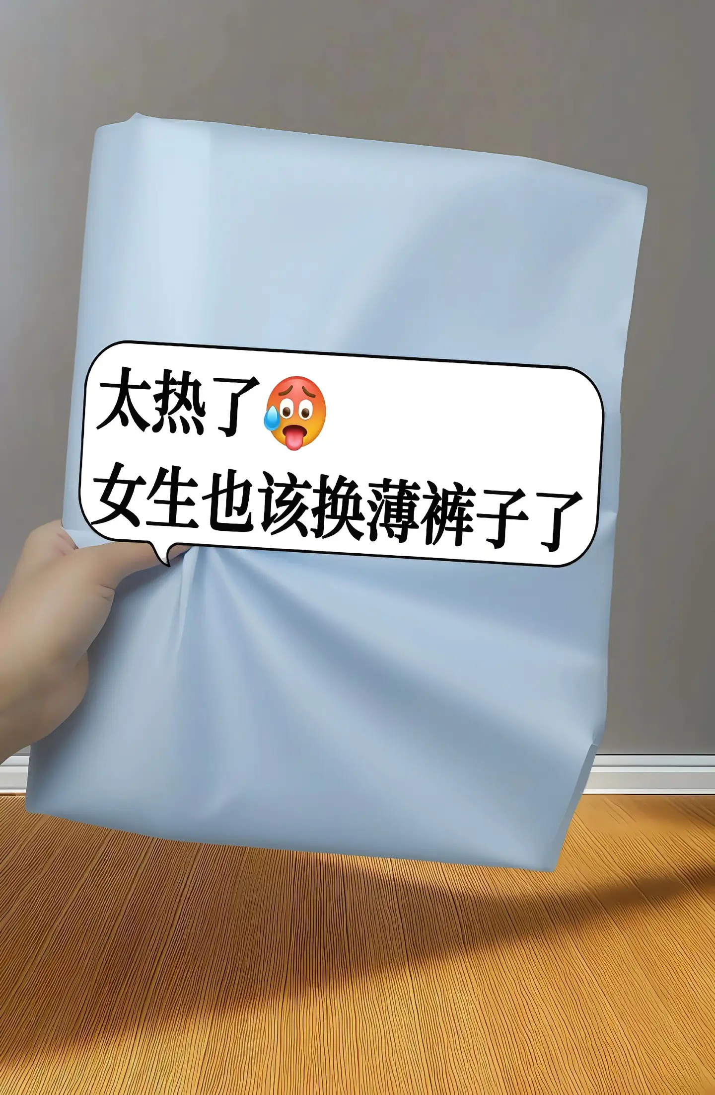 姐妹们，白色蕾丝拼接破洞裤一出场就惊艳了！阔腿直筒裤型遮肚子遮胯宽，让...