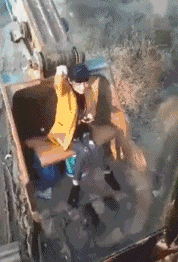 当我开挖掘机送女朋友回家