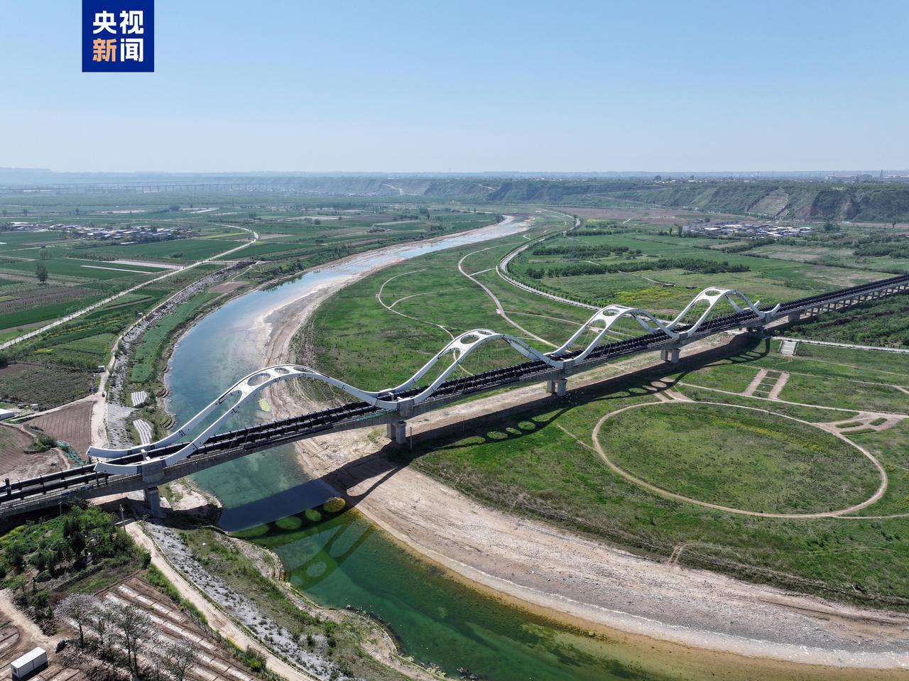历经5年建设，引汉济渭二期工程北干线今天启动试通水工作，源自汉江的清澈水流首次跨