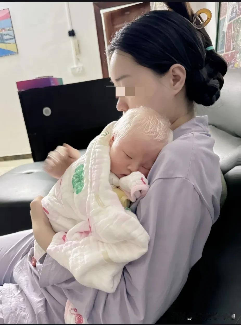 不是近亲结婚，两边也没有家族遗传史，产检一路绿灯无创没有检测出异常，但却生下一个