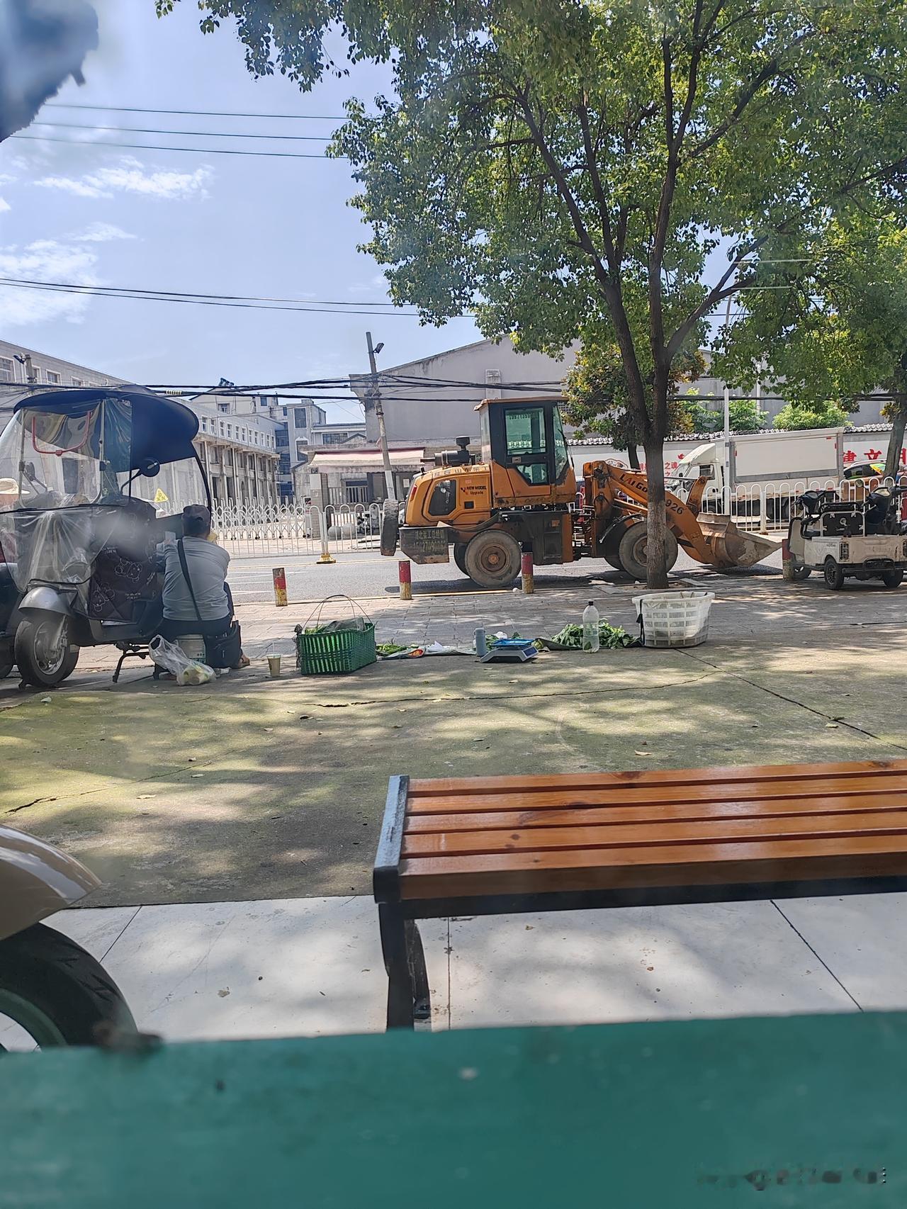 现在是7月14日13：50，外面的太阳像火烤一样，天气预报局部地区39度以上！隔