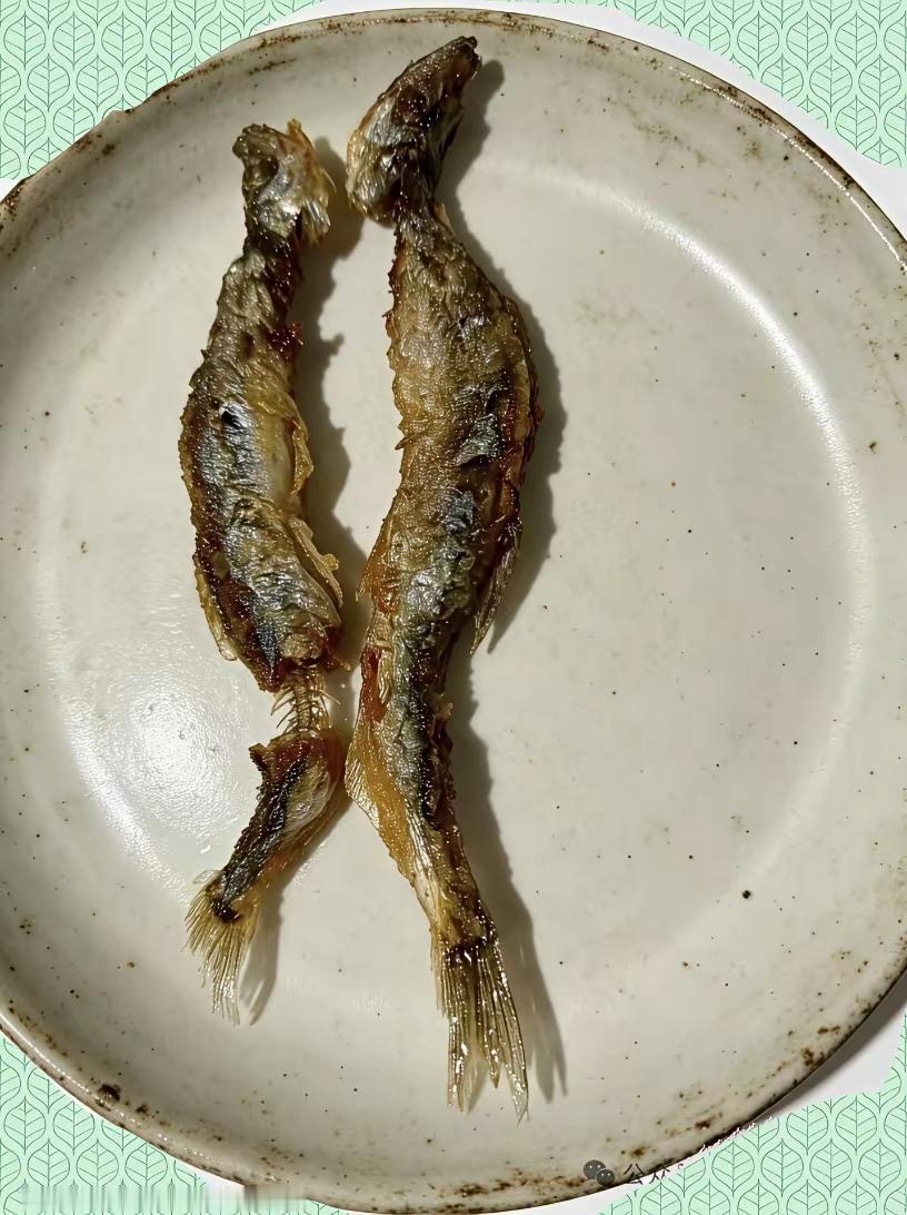 只羡鱼儿不羡仙。
吃它，真是于心何忍？有动吃它的念头，都是罪过罪过。
再看一眼，