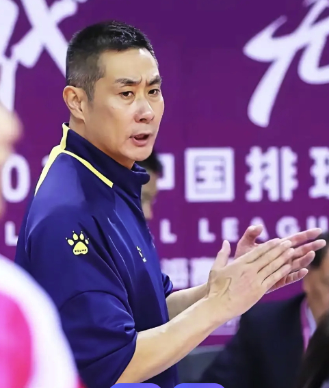 【今球讲】有奖评论，第一位猜对 和江苏女排的比赛两支队伍全部首发的球迷，我送您天