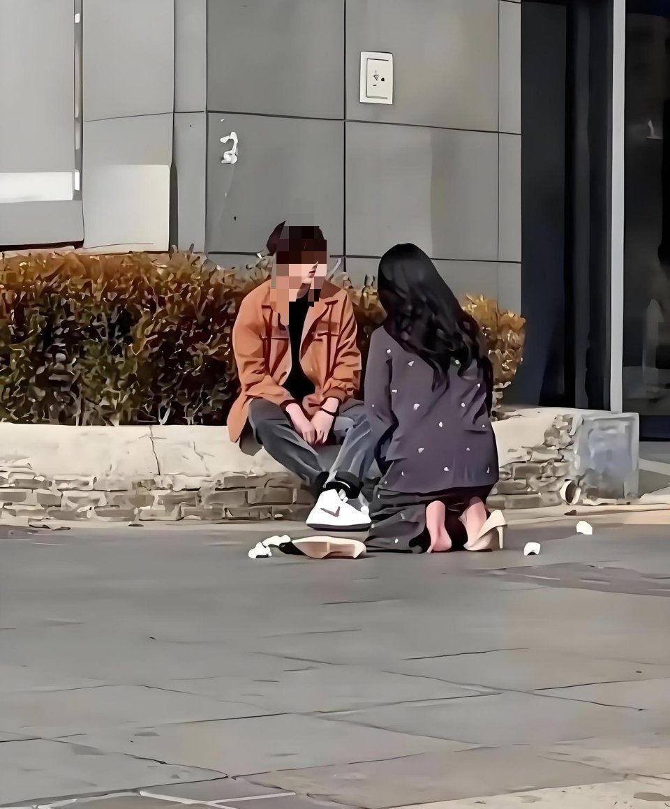 这是谁家女儿爹妈看见不得心疼坏 ​​​