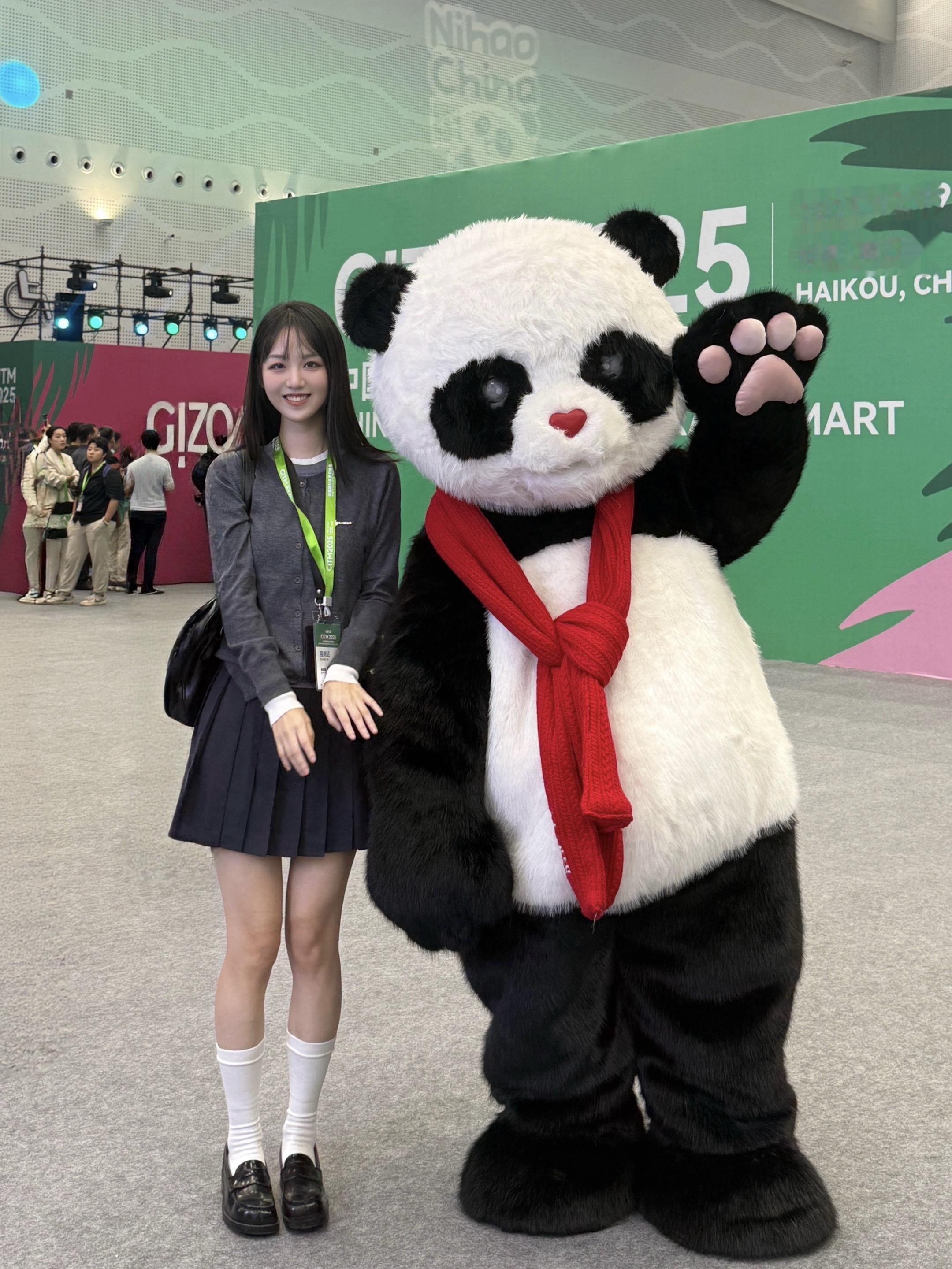 前几天去了海南一趟出差( •̀∀•́ )可真暖和啊！~