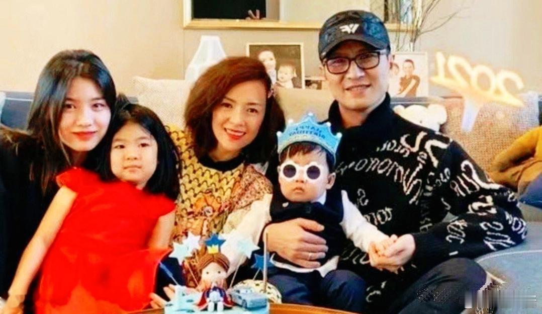 离婚前最后一次合照章子怡都不装了 ​​​