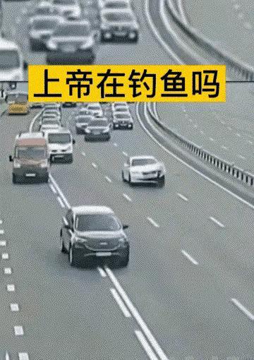 看见有一根绳子拉起来了